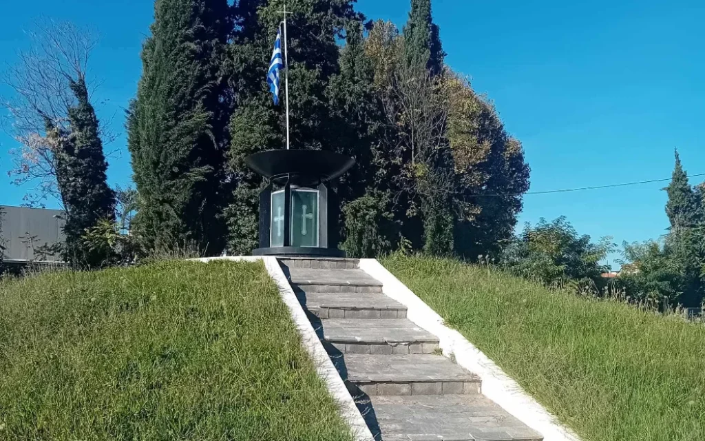 stratiotiko mausoleio