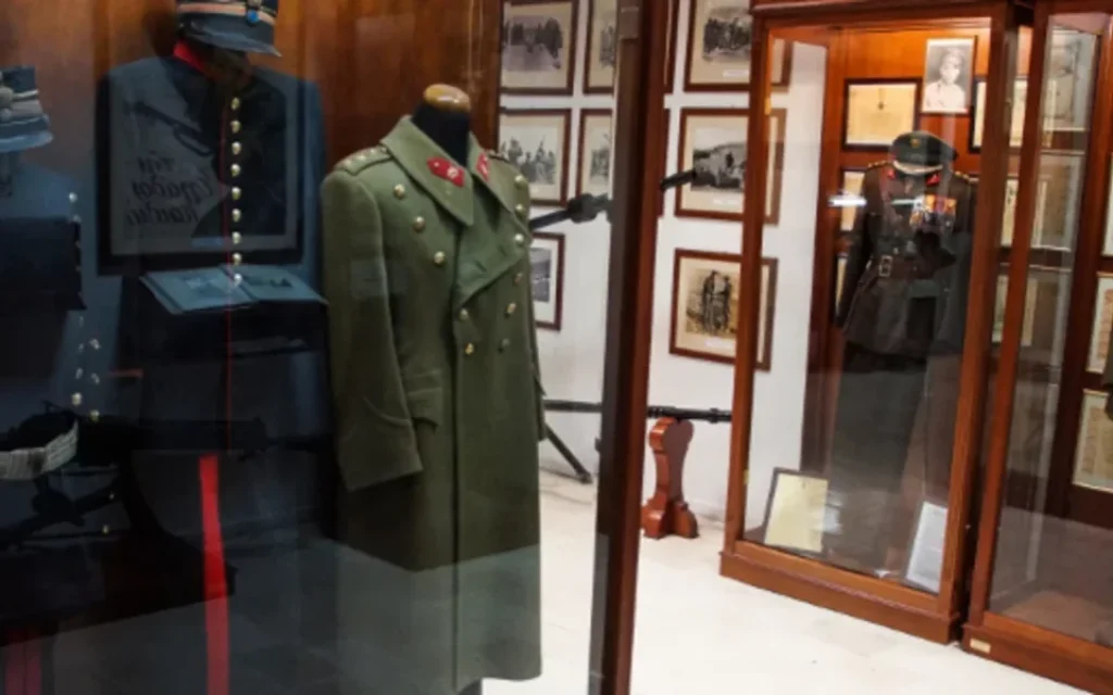 stratiotiko mouseio kalpaki