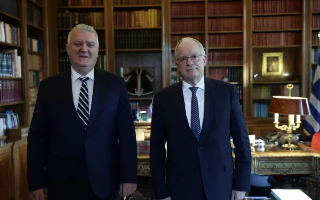 tasoula apokentromenos