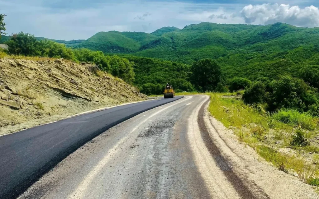tiria sistrouni