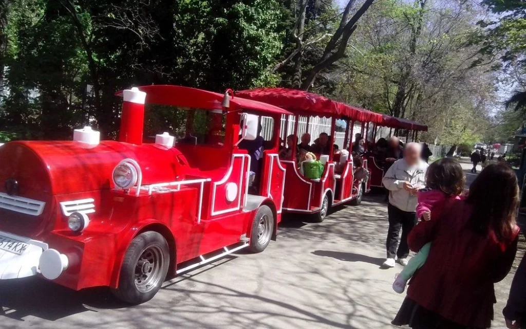 touristiko treno censored