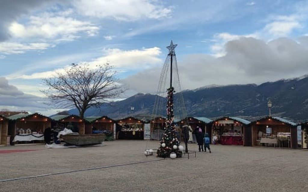 xristougenniatiki agora